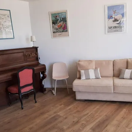 Biarritz, 2 Pieces, 4 Personnes - Fr-1-239-638 *